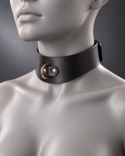 Contour Leather Bondage Collar in Black